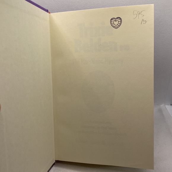 Trixie Belden Books: The Black Jacket Mystery & The Marshland Mystery Hardcovers - Picture 12 of 16